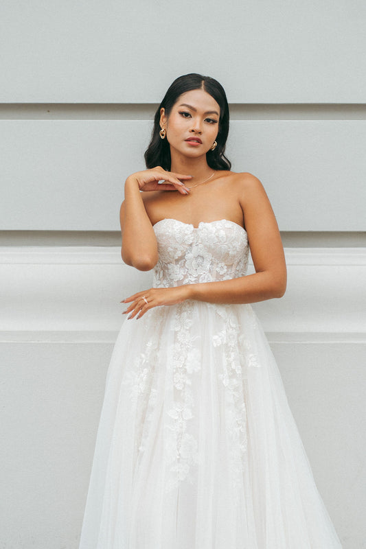 Hildia Floral Lace A-Line Wedding Dress
